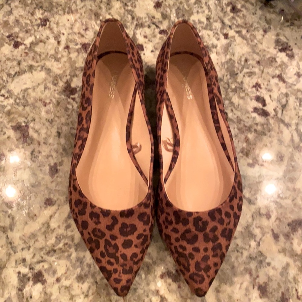Express pointed toe flats leopard print size 7